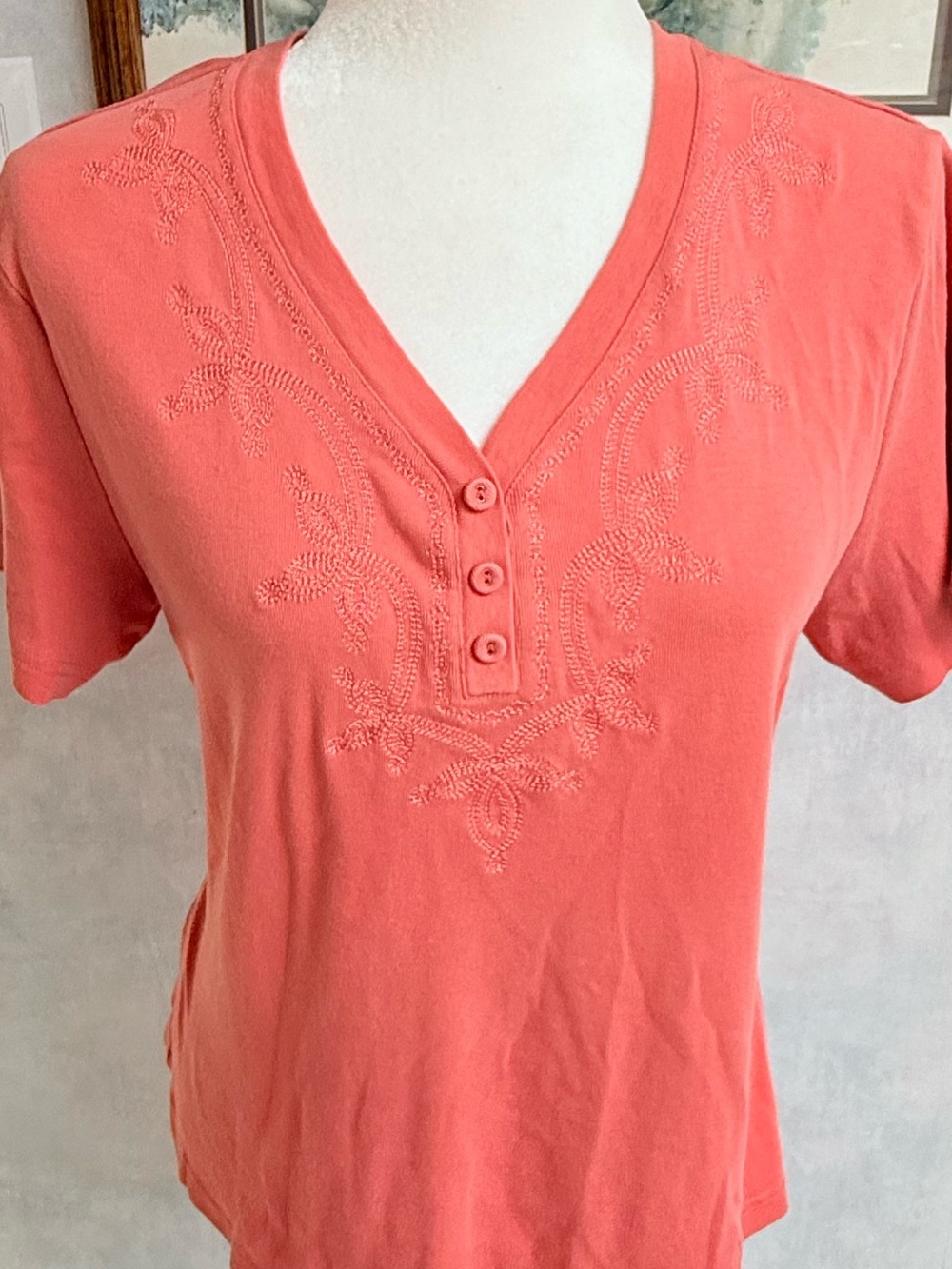 Karen Scott L 3 Button Beautiful Flattering Embroidery Along the V Neck Tee